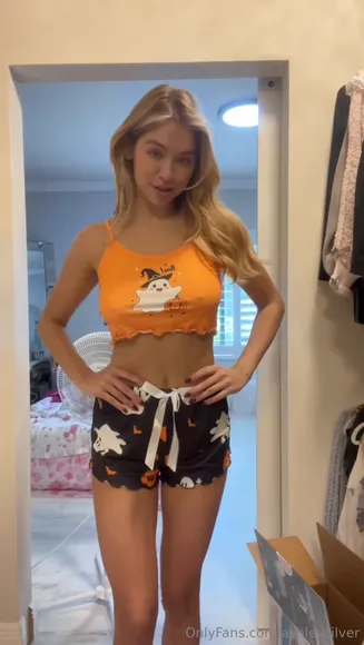 Morganavery Plaid Skirt Ass Tease OnlyFans Video Leaked