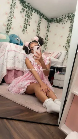 Mostly.mayaa Pink Dress Selfie Pose OnlyFans Photo Leaked