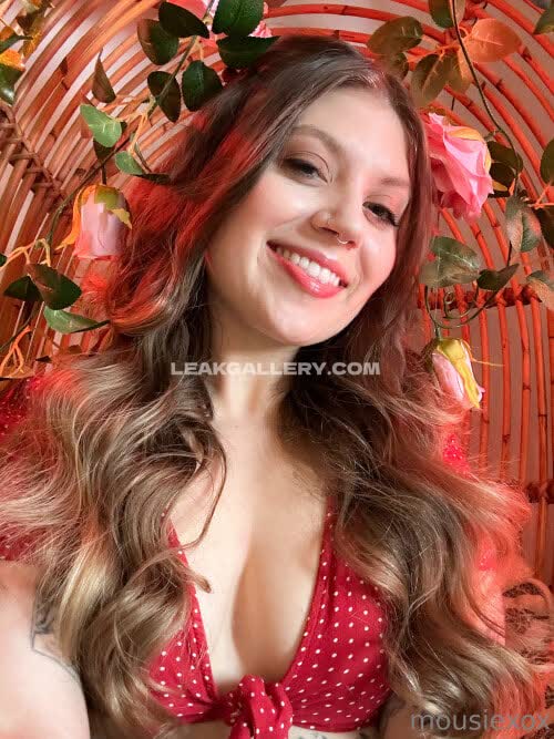 Mousie Red Polka Dot Bikini OnlyFans Photo Leaked