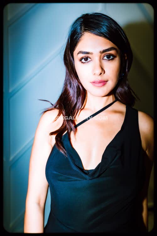 Mrunalthakur OnlyFans Nudi in Esclusiva Trapela #12160988