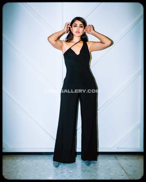 Mrunalthakur Exclusive Leaked Nude OnlyFans #12161046