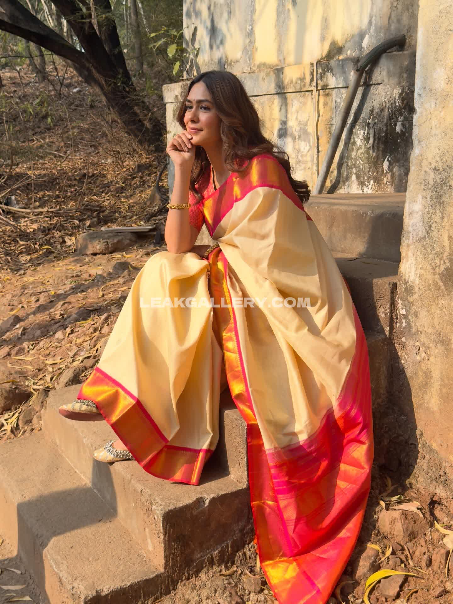 Mrunalthakur Exclusive Leaked Nude OnlyFans #13053657