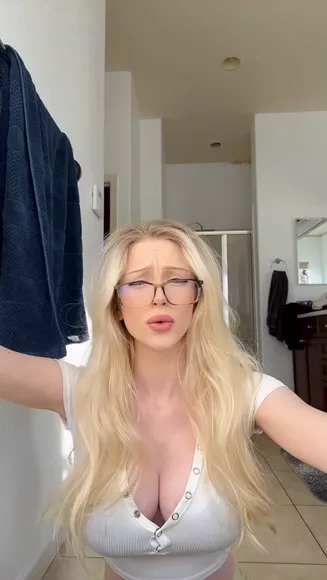 Msfiiire Deep V-Neck Tease OnlyFans Video Leaked