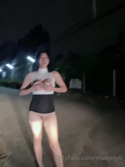 Muaymyb Topless Outdoor Strut OnlyFans Video Leaked
