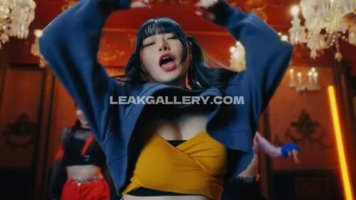 Mumeix820 Yellow Crop Top Tease OnlyFans Photo Leaked