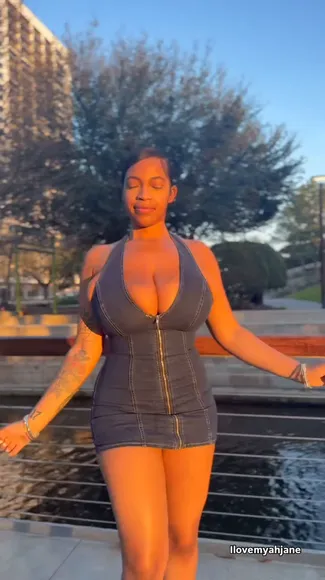 Myahjane_ Deep V Bodysuit Tease OnlyFans Video Leaked