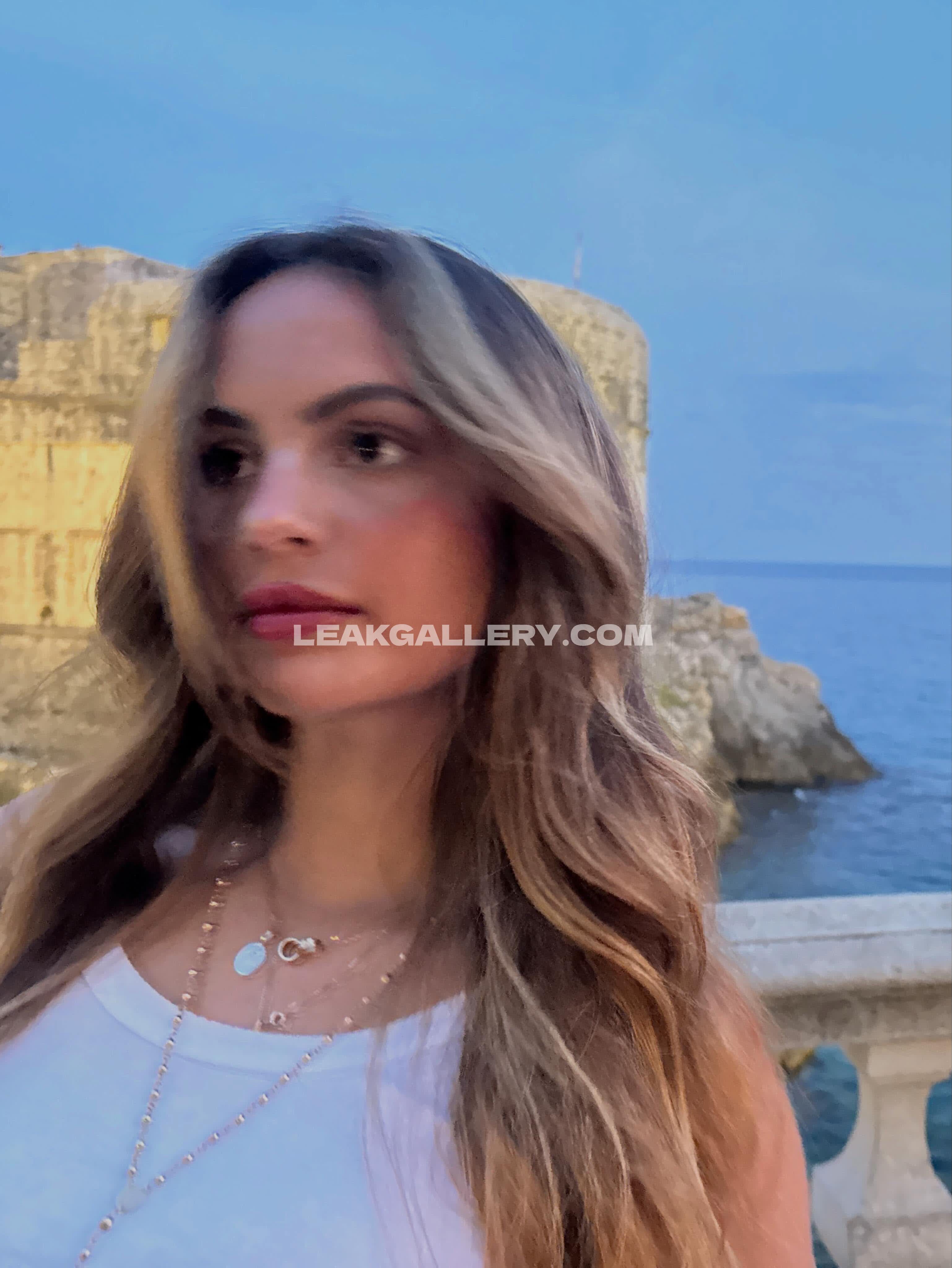 Myfavoritewants / sarabellaharriss / sexiisariii777 Exclusive Leaked Nude OnlyFans #12714557