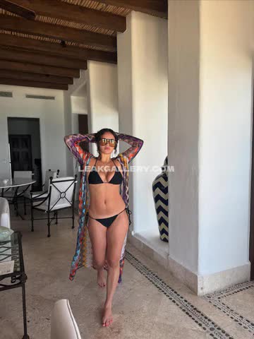 Myfavoritewants Bikini With Colorful Robe OnlyFans Photo Leaked