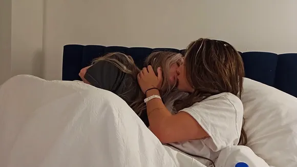 Nadiastrikesagain Bedroom Kiss With Partner OnlyFans Video Leaked