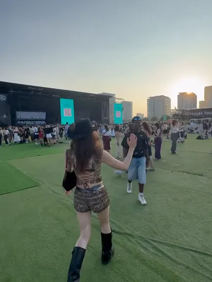 Nadinebreaty Backless Crop Top Strut OnlyFans Video Leaked