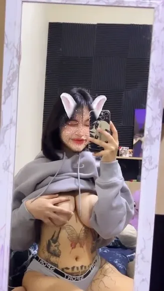 Namii11455 Hoodie Pull Over Tits OnlyFans Video Leaked