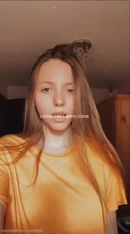 Nastya-williams Yellow Tee Closeup OnlyFans Photo Leaked