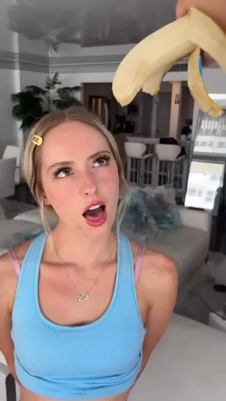 Nataliereynoldss Banana Tease With Tongue OnlyFans Video Leaked