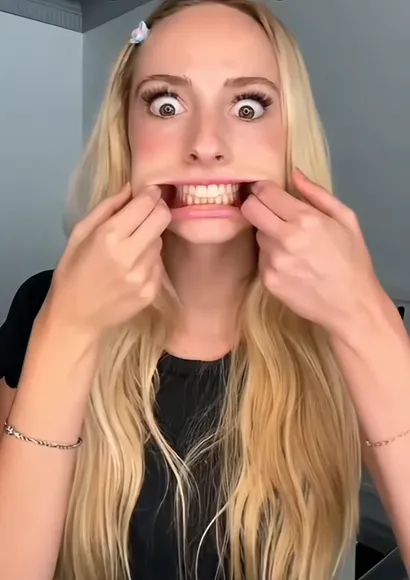 Nataliereynoldss Mouth Wide Open Pose OnlyFans Video Leaked