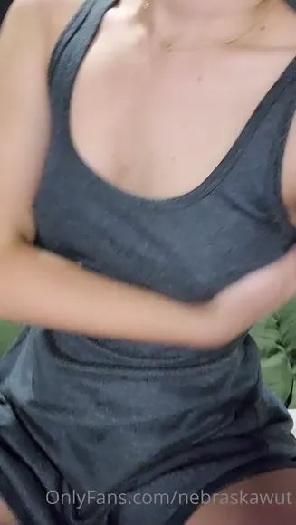 Nebraskawut Tits In Gray Tank Top OnlyFans Video Leaked