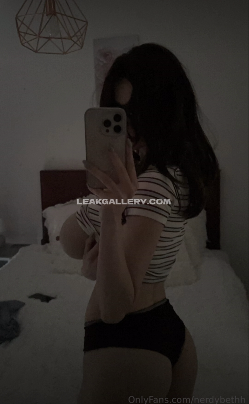 Nerdybethh Striped Top And Thong OnlyFans Photo Leaked