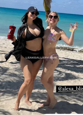 Nessielife Bikini Beach Pose OnlyFans Photo Leaked
