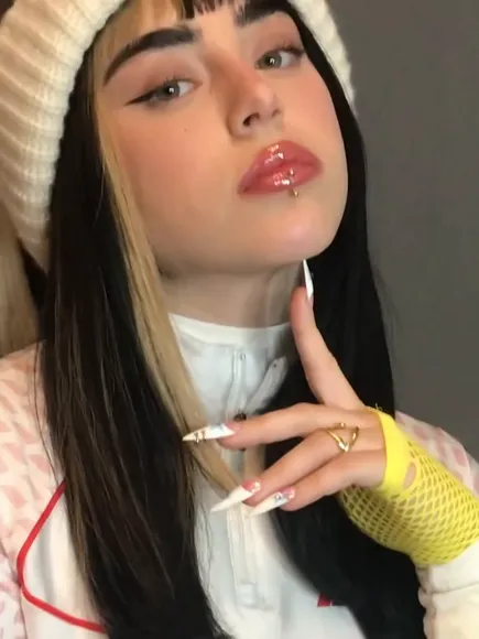 Nicki.nicole Lip Gloss Tease OnlyFans Video Leaked