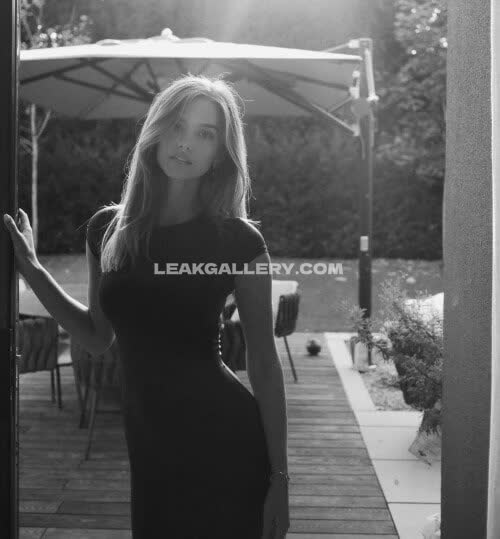 Nicolacavanis Exclusive Leaked Nude OnlyFans #14500971
