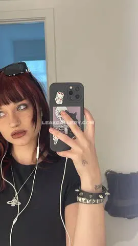 Nihachu Black Tee Mirror Selfie OnlyFans Photo Leaked