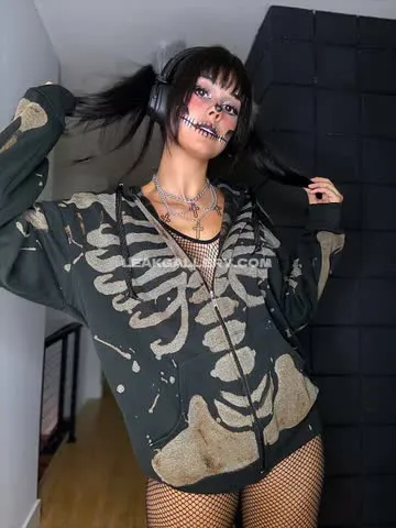 nikkibarlowe