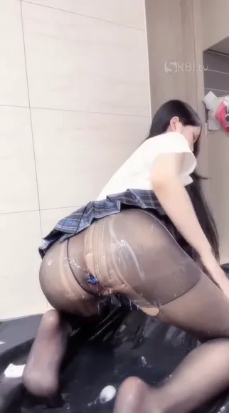 Ninibae Torn Stockings Tease OnlyFans Video Leaked