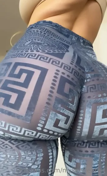 Niykeeheaton Patterned Leggings Ass OnlyFans Video Leaked