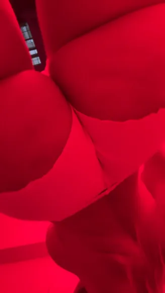 Niykeeheaton Red-Lit Body Tease OnlyFans Video Leaked