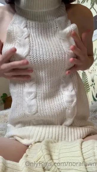 Norafawn Knitted Sweater Tease OnlyFans Video Leaked