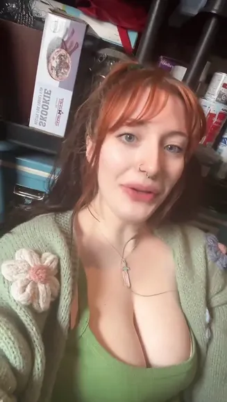 Nsfwgoth Deep Green Top Tease OnlyFans Video Leaked