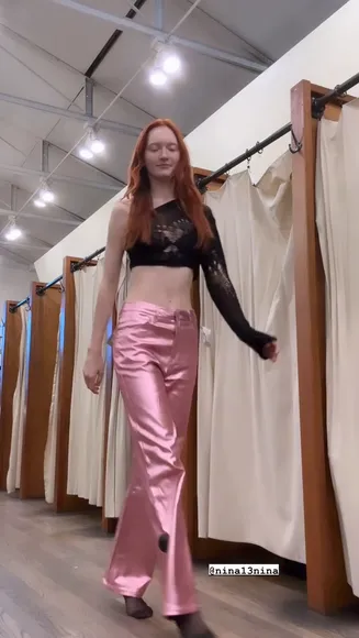 Odarochka Mini Skirt Hip Sway OnlyFans Video Leaked
