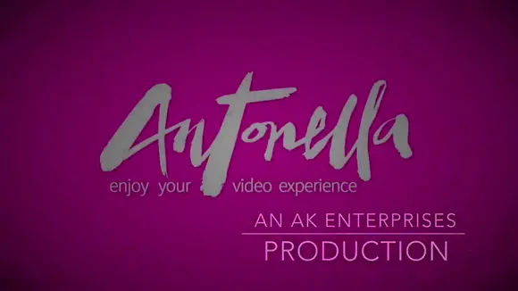 Official_antonellakahllo Pink Bra Milk Pour OnlyFans Video Leaked