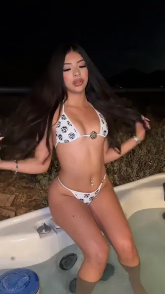 Officialcassyy Bikini Hot Tub Tease OnlyFans Video Leaked