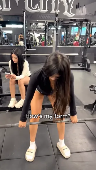 Officialcassyy Gym Shorts Deadlift Pose OnlyFans Video Leaked