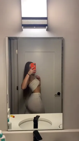 Ohhhtayy_ Tight Pants Ass Shot OnlyFans Video Leaked