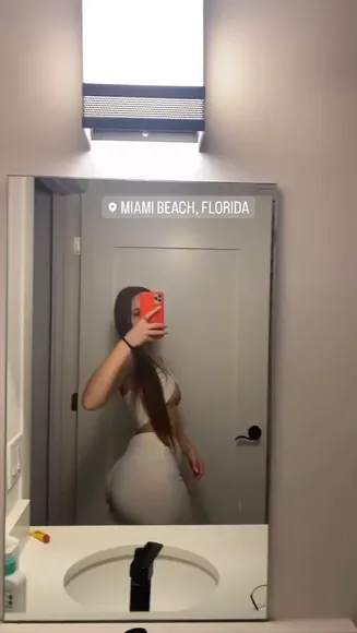 Ohhhtayy_ Tight White Pants Ass OnlyFans Video Leaked