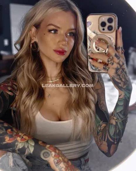 Ohioliz Tattooed Arms Selfie OnlyFans Photo Leaked