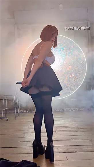 Oichi Skirt Lift Tease OnlyFans Video Leaked
