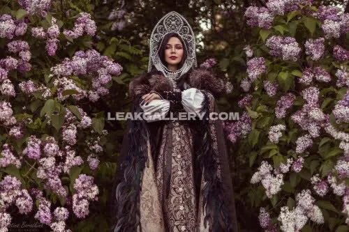 Oichi Ornate Hooded Robe Pose OnlyFans Photo Leaked