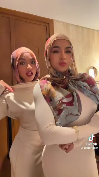 Oklin Fia Hijab And Long Sleeve Pose OnlyFans Video Leaked