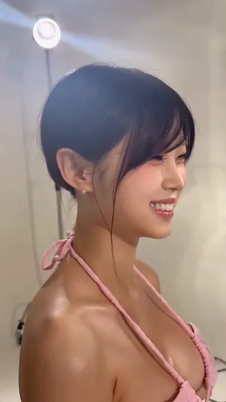 Oljbll_ Pink Bikini Top Tease OnlyFans Video Leaked