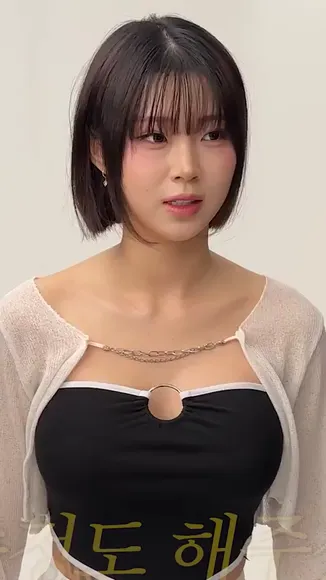 Oljbll_ Black Top With Cutout OnlyFans Video Leaked