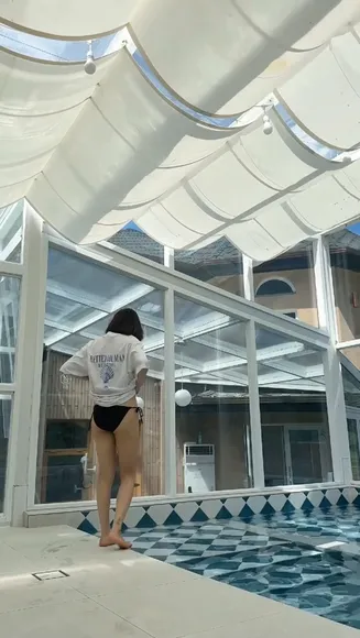 Oljbll_ Black Thong Poolside OnlyFans Video Leaked