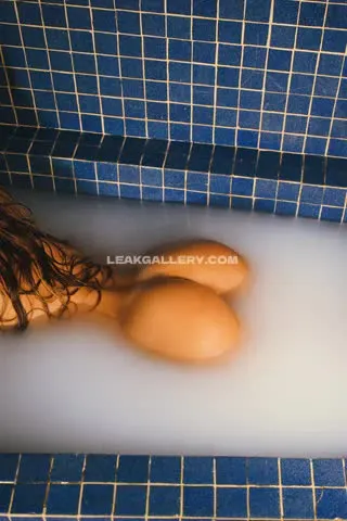 Omgitsk Bare Ass In Bathtub OnlyFans Photo Leaked