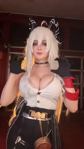 Onisuna Deep Cleavage Pose OnlyFans Video Leaked