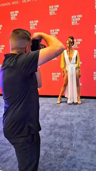 Only_me_alessandra Deep V Gown Pose OnlyFans Video Leaked