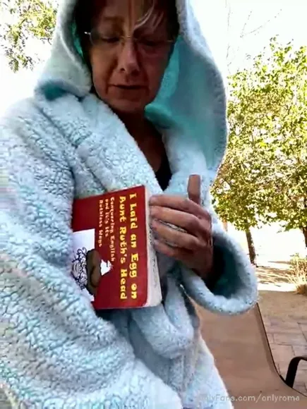 Onlyrome Thigh Spread In Blue Shorts OnlyFans Video Leaked