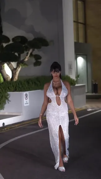 P0cula Sparkly Gown Thigh High Slit OnlyFans Video Leaked