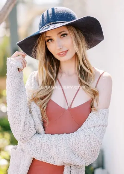 Paige_the_witch Wide Brim Hat Tease OnlyFans Photo Leaked