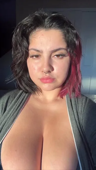 Papaskwrt Deep Cleavage Tease OnlyFans Video Leaked